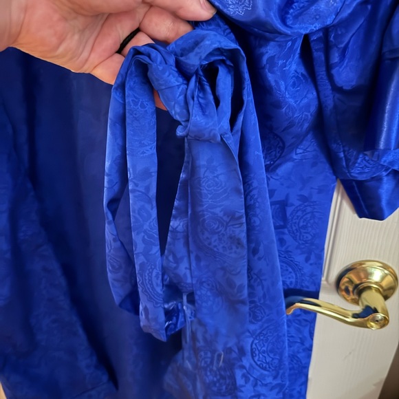 Victoria Secret Gold Label One Size Robe - Picture 4 of 7